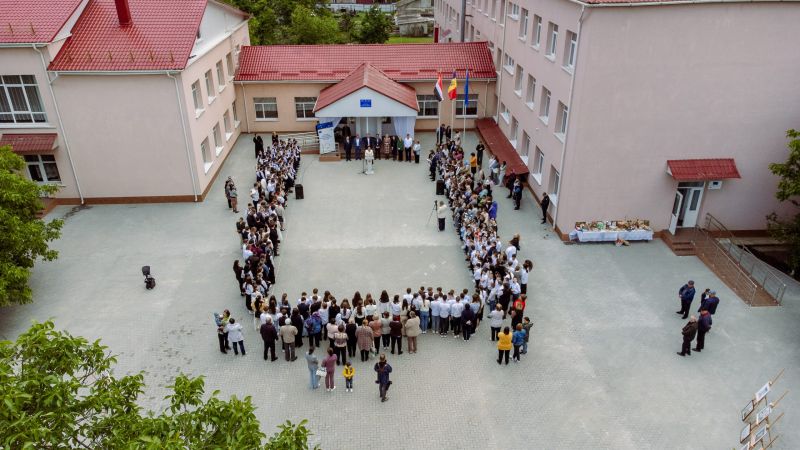 Students at the Grigore Grigoriu Theoretical High School in Cîrnățeni, Căușeni district, enjoyed a special event. For the first time in 35 years, the last bell rang in a renovated and modernised courtyard, supported by the European Union Confidence Building Measures programme, implemented by UNDP.