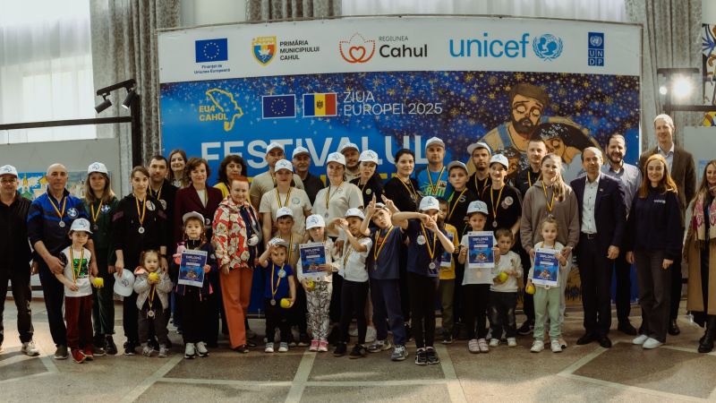 The Palace of Culture "Nicolae Botgros" in Cahul became a vibrant hub of celebration as hundreds of children, parents, and grandparents gathered for the Family Festival—an event marking both International Family Day and Europe Day.