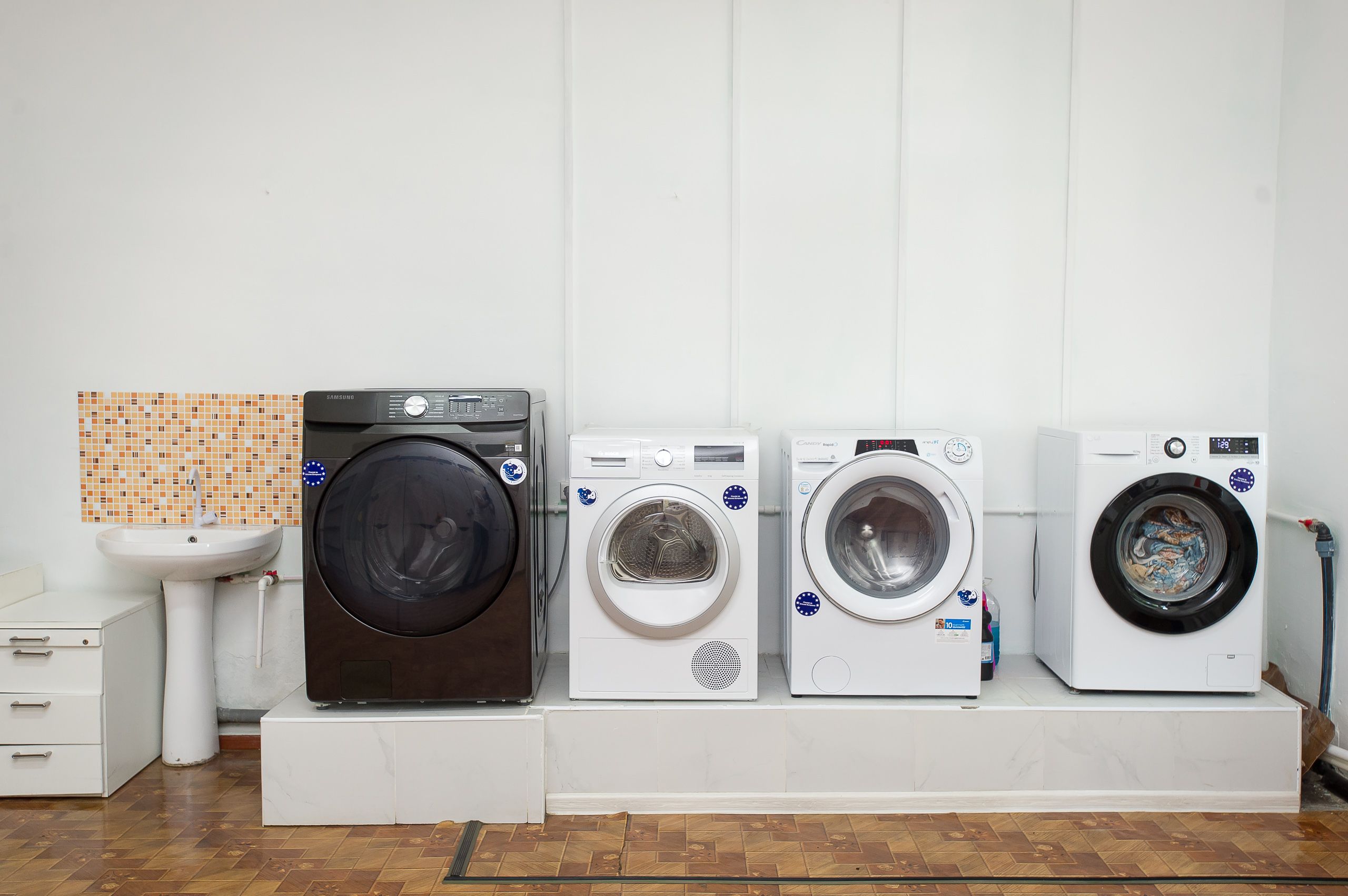 Vulnerable people in Cobîlea, Șoldănești district, now have access to a new free social service. With financial support from the European Union, a social laundry was opened in the village, where more than 150 vulnerable residents will be able to wash and dry their clothes in decent conditions.