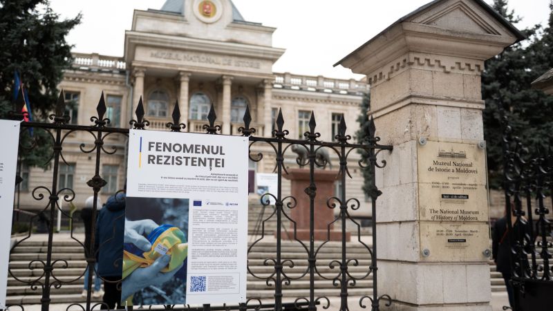 Astăzi, la Muzeului Național de Istorie a Moldovei, a fost inaugurată expoziția de fotografie „Fenomenul Rezistenței”, un eveniment organizat de Delegația Uniunii Europene în Republica Moldova, în colaborare cu Muzeul Național de Istorie a Moldovei și Congresul Național al Ucrainenilor din Moldova.