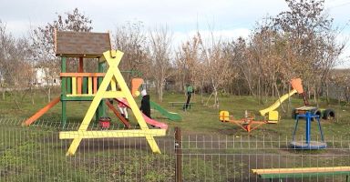 Membrii asociațiilor obștești din Glodeni au accesat fonduri din cadrul Proiectului Eu4Accountability, lucru care le-a permis să creeze grupuri de inițiativă, să amenajeze terenuri de joacă și de sport, spații de odihnă, și să doteze instituțiile publice cu tehnică de monitorizare video.