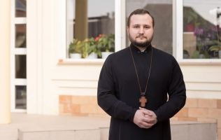 In the heart of Chișinău, at the Saint Hierarch Nicholas Orthodox Church, Father Radu Storoja embraces not only his role as a servant of the Church but also as a spiritual support for women and girls experiencing abuse. Father Radu believes in the Church’s potential to help prevent and combat domestic violence — through words, example, and community work among those in needs.