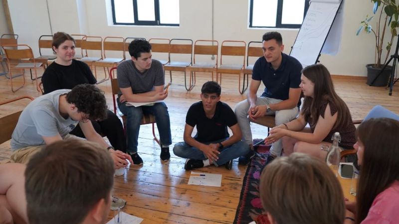 The EU invites to apply to join the 2024-2025 EU4Youth Alumni Network to help disadvantaged young people