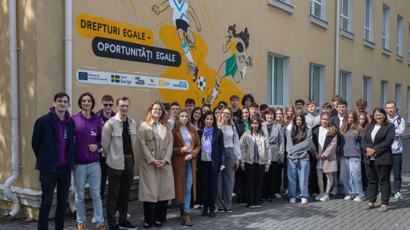 On May 28, a mural created by artist Cristina Gratii was unveiled at “Dragoș Vodă” Theoretical High School in Stăuceni. The artwork stands as a manifesto for promoting gender equality and for preventing and eliminating violence against women and girls.