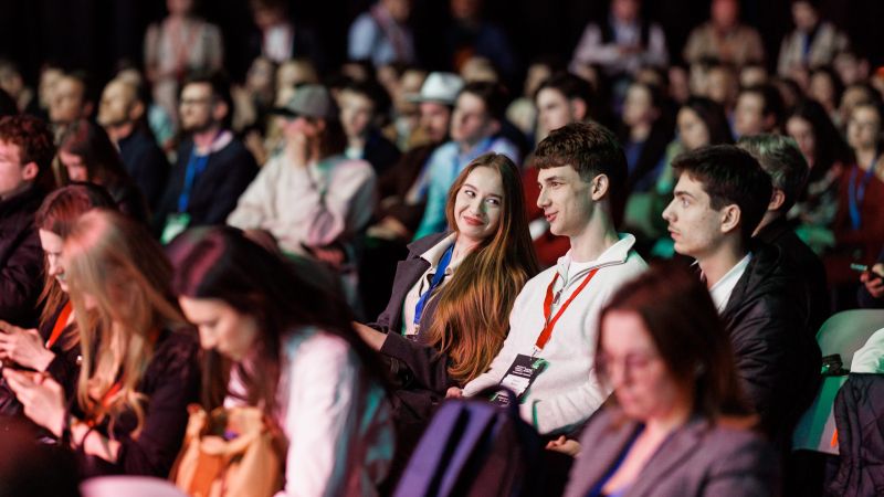În ultimii ani, ecosistemul startup-urilor din Moldova a cunoscut o evoluție remarcabilă, stimulând inovația și având un impact semnificativ asupra economiei naționale. Odată cu ascensiunea țării în clasamentul global al ecosistemelor de startup, Startup Moldova Summit a devenit un eveniment strategic pentru networking, investiții și schimb de experiență și expertiză cu principalii actori ai ecosistemului de startup-uri.