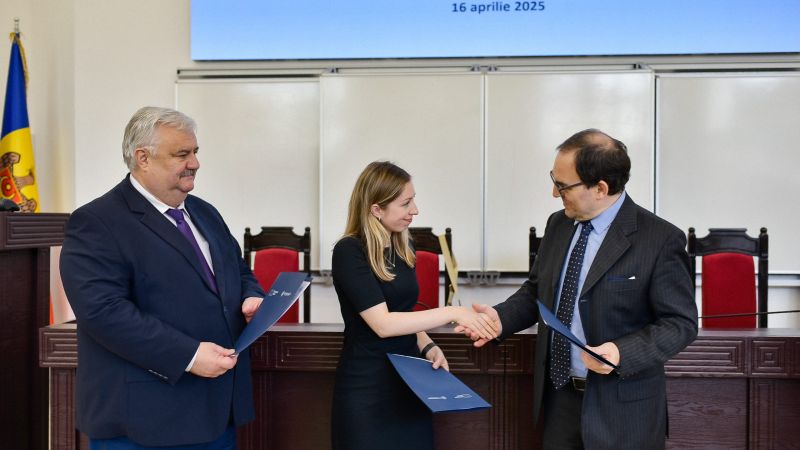 The fourth edition of the joint Internship Programme of the European Union and the Government of the Republic of Moldova – a unique opportunity for young people to get first-hand experience in the country’s state institutions under the mentorship of EU High Level Advisers – was officially launched today in the State University of Moldova.