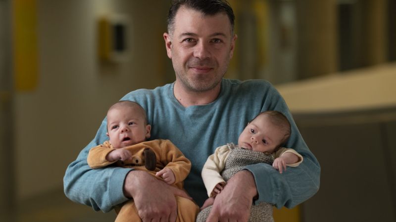 Tați implicați înseamnă familii mai fericite