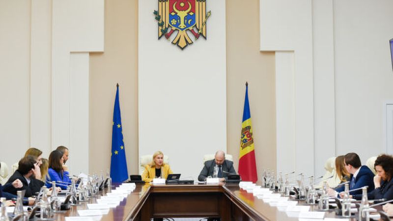 Cel de-al cincilea Dialog la Nivel Înalt UE-Moldova în domeniul energiei, desfășurat astăzi la Chișinău, a oferit ambelor părți posibilitatea de a-și reafirma angajamentul față de aprofundarea cooperării în sectorul energetic. Evenimentul a fost prezidat de Comisarul european pentru energie, Kadri SIMSON, și Ministrul energiei, Victor PARLICOV.