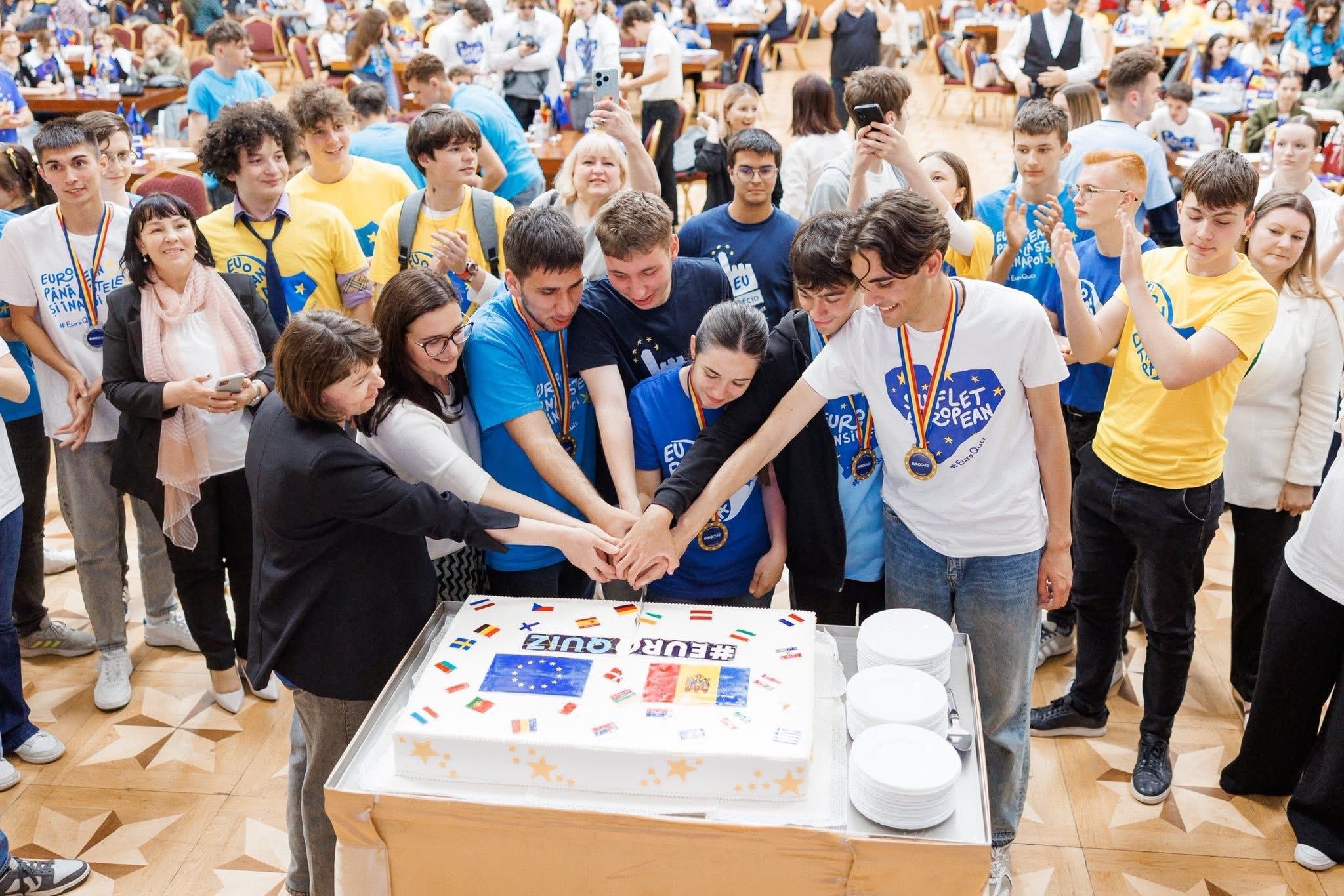 Pe 7 mai 2025 a avut loc marea finală a concursului național „EuroQuiz 2025”.  Evenimentul, desfășurat la Palatul Republicii, a reunit 41 de echipe din raioanele țării și din Chișinău – peste 200 elevi.