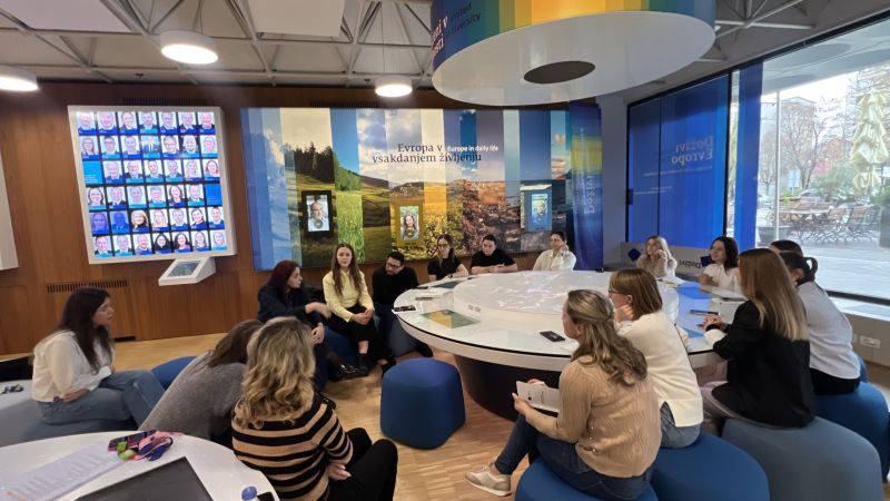 Тринадцать молдавских чиновников совершили интенсивный учебный визит в Словению и Хорватию в период с 23 по 29 ноября с целью укрепления потенциала Республики Молдова в области приведения национального законодательства и законодательных процедур в соответствие с правовой базой ЕС.