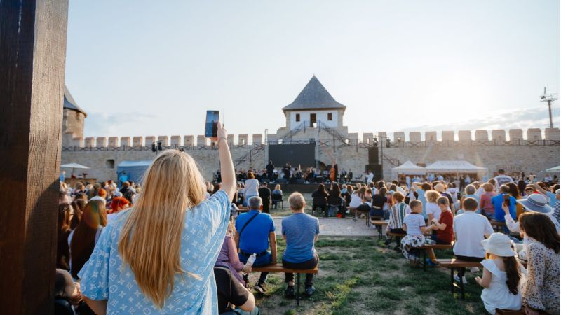 Музыкальные ноты и очарование детских сказок превратили крепость Тигина на один день в сцену из фильмов Диснея.
