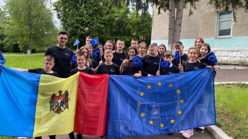 Many disadvantaged young people in Moldova are not aware of the opportunities available to them. That’s where the ‘Civic Education and Opportunities for Disadvantaged Youth’ project comes in, an initiative led by Xenia Martinov and Victor Gitlan, both EUYouth Alumni from Moldova.