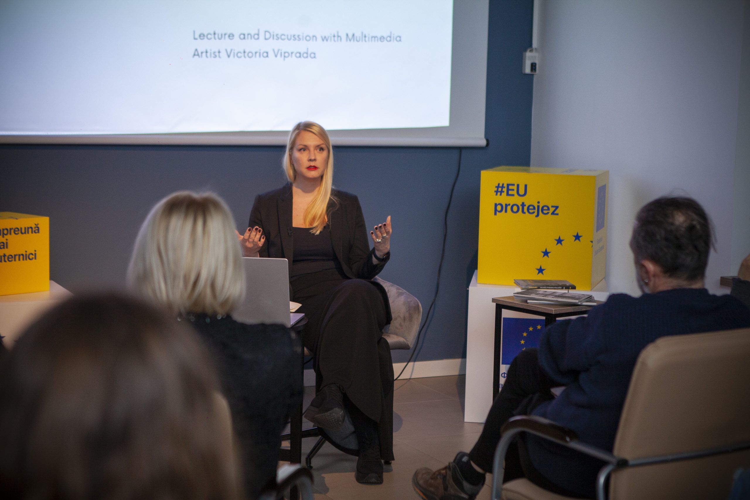 Sâmbătă, 3 februarie 2024, am găzduit, la Europe Café, prima întâlnire a Clubului Sféra Lectures. Clubul lecțiilor deschise Sféra reunește oamenii interesați de artă clasică și modernă, cultură și istorie, teatru, experimente cu formă și sens, new media și industria modei.