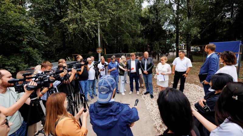 Жители пяти жилых районов Единиц получили улучшенные условия жизни благодаря грантовому конкурсу ЕС. Кроме того, были открыты новые общественные службы безопасности и другие модернизированные, оцифрованные и экологически чистые общественные услуги.