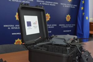 Serviciul Protecție Internă și Anticorupție (SPIA) din cadrul Ministerului Afacerilor Interne a recepționat două drone de ultimă generație, în valoare de peste 430 000 de lei. Echipamentele vor sprijini activitățile operative și misiunile speciale desfășurate de SPIA, menite să consolideze securitatea internă și integritatea instituțională.