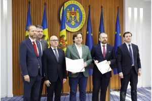 Сегодня представители банка Gospodarstwa Krajowego (BGK) и Министерства экономического развития и цифровизации Республики Молдова подписали займовое соглашение на 5 млн евро. Заем будет дополнен за счет гранта в размере около 1,6 млн евро, выделенного Европейским Союзом. Таким образом, микропредприятия, малые и средние предприятия Республики Молдова смогут воспользоваться средствами для реализации проектов в области энергетической эффективности.