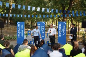În prima zi de început a noului an școlar, pe 1 septembrie, aproximativ 60 de tineri au participat la o sesiune EU Talks #YouthForEurope cu Glenn Micallef, Comisarul european pentru Echitate între generații, Tineret, Cultură și Sport.
