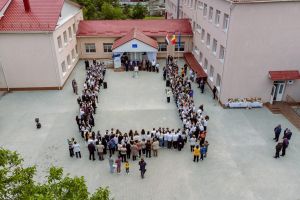 Students at the Grigore Grigoriu Theoretical High School in Cîrnățeni, Căușeni district, enjoyed a special event. For the first time in 35 years, the last bell rang in a renovated and modernised courtyard, supported by the European Union Confidence Building Measures programme, implemented by UNDP.