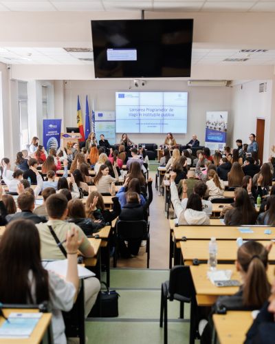 Информационная кампания о возможностях стажировок для молодежи продолжается. Сегодня о стажировках узнали более 200 студентов Академии Экономических Наук Молдовы (ASEM) в Кишиневе.