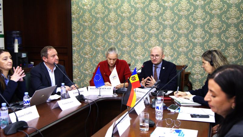 Быть хорошо подготовленными и способными быстро действовать в условиях продовольственного кризиса критически важно для защиты потребителей.