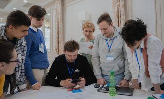 Granturi pentru tinerii antreprenori cu elemente de capacitare în antreprenoriat social 