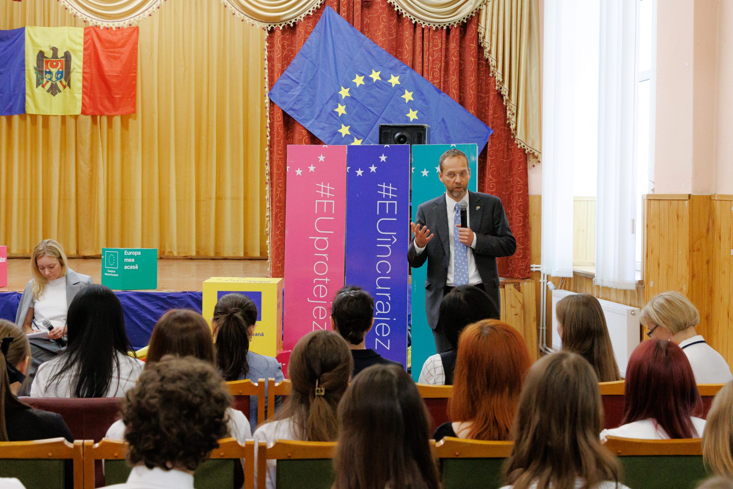 Seria de evenimente EU Talks continuă! De această dată, am discutat despre viitorul european al Moldovei cu elevii Liceului Teoretic „Vasile Alecsandri” din Chișinău