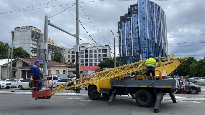 În cadrul Centrului de Monitorizare a Traficului (CMT) au fost instalaţi primii senzori inteligenți de trafic.