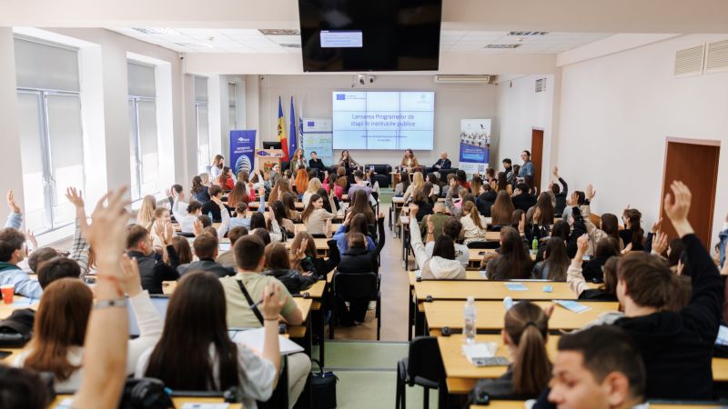 The awareness campaign on internship opportunities for youth continued today in Chișinău, bringing together over 200 students at the Academy of Economic Studies of Moldova (ASEM).