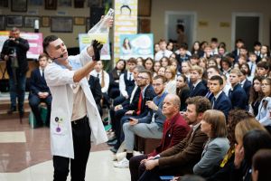 Nu te lăsa aburit(ă)! - Tinerii și adolescenții au învățat despre pericolele țigărilor electronice în cadrul unui eveniment-experiment