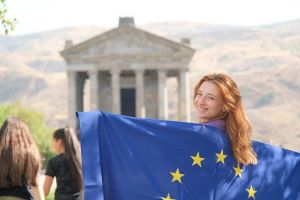 Are you a young graduate interested in international relations? Are you curious to learn more about work of a diplomatic mission and how the EU Delegation represents EU interests and values in the Republic of Moldova?