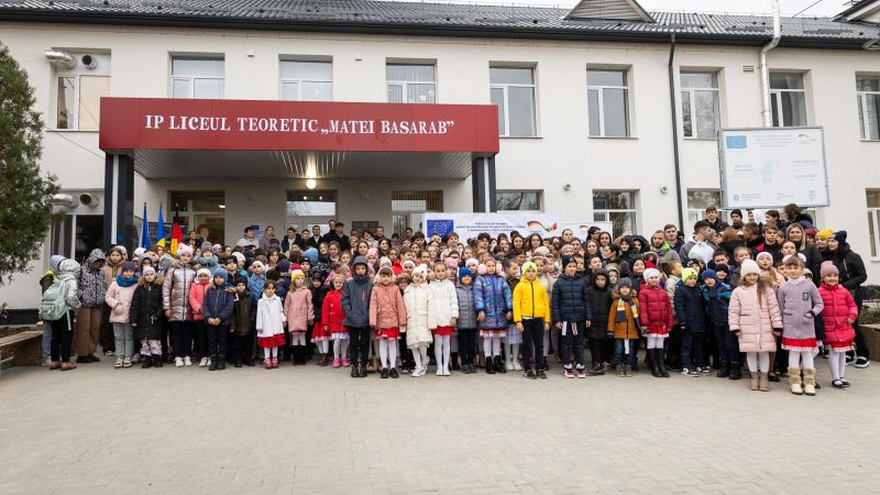 On Friday, 24 November 2023, the inauguration of the European Union-funded project on increasing energy efficiency at the “Matei Basarab” Theoretical Lyceum took place in Basarabeasca. The event was attended by the Minister of Infrastructure and Regional Development, the Ambassador of the European Union to the Republic of Moldova, the representative of the German Embassy in the Republic of Moldova, the management of the Regional Development Agency (RDA) South, GIZ Moldova, local public authorities, representatives of the construction company, residents of Basarabeasca and representatives of civil society, as well as students and teachers of the Lyceum.