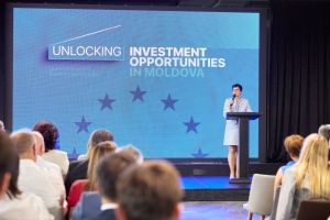 Republica Moldova își deschide larg ușile pentru investiții strategice. Comisia Europeană, în parteneriat cu Guvernul Republicii Moldova, au anunțat astăzi comunitatea de afaceri din țară și din străinătate despre noile oportunități și instrumente pentru sprijinirea investițiilor în piața locală.