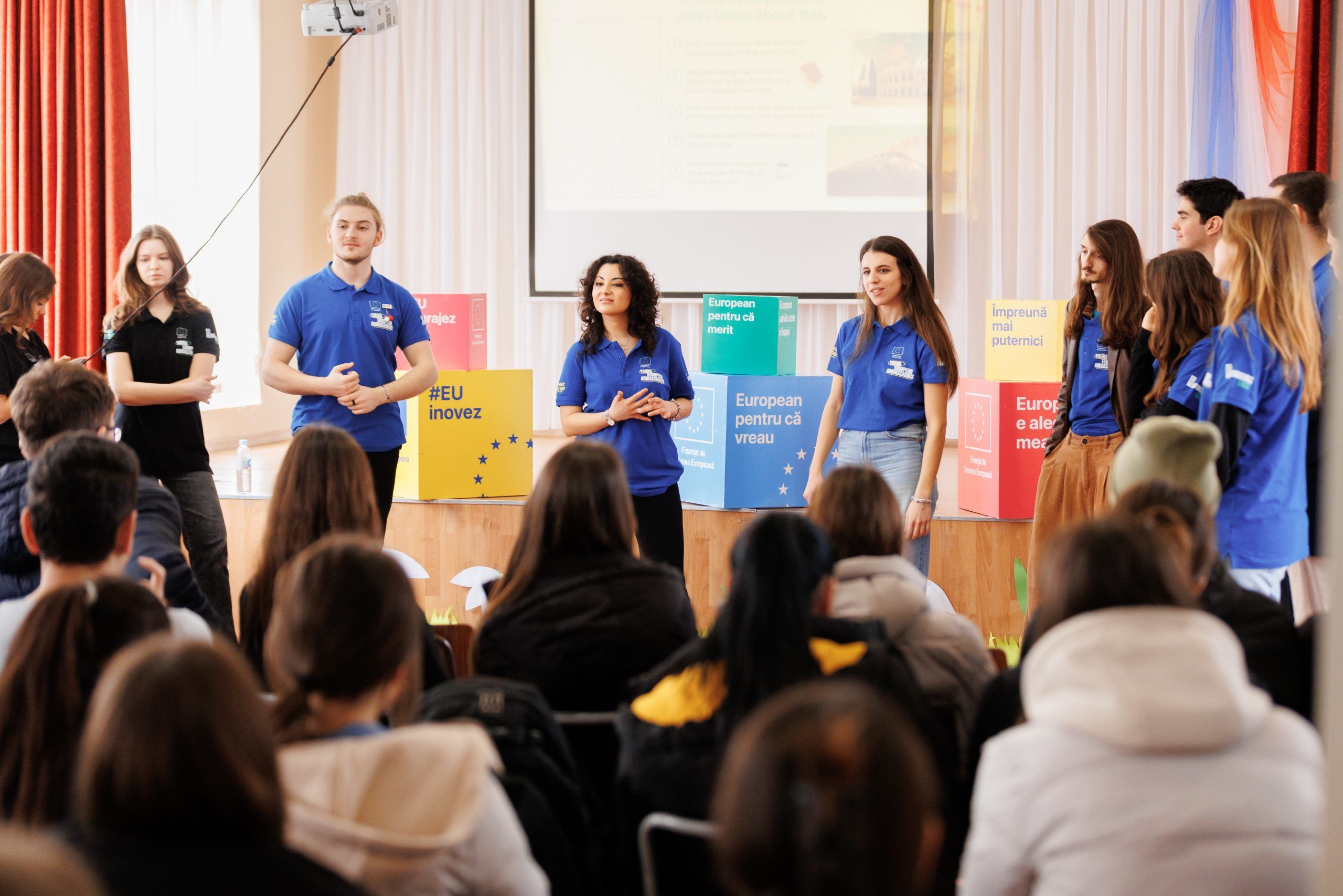 The Young European Ambassadors from Moldova, Italy, Germany, the Czech Republic, Spain, France and Greece discussed with the pupils from the regional high schools of the Republic of Moldova.