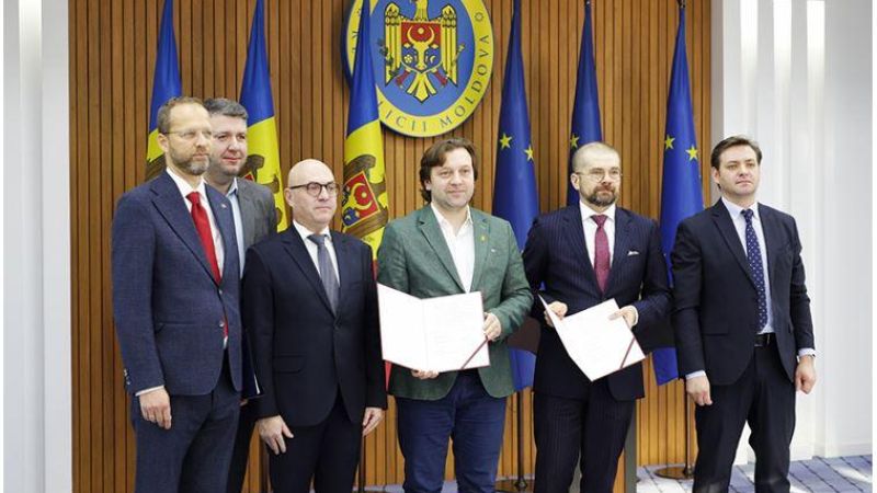 Today, representatives of Banca Gospodarstwa Krajowego (BGK) and the Ministry of Economic Development and Digitalization of the Republic of Moldova signed a loan agreement worth 5 million euros. The loan will be supplemented by a grant offered by the European Union, worth approximately 1.6 million euros. Thus, micro-enterprises, small and medium-sized enterprises from the Republic of Moldova will be able to access funds for projects in the field of energy efficiency.