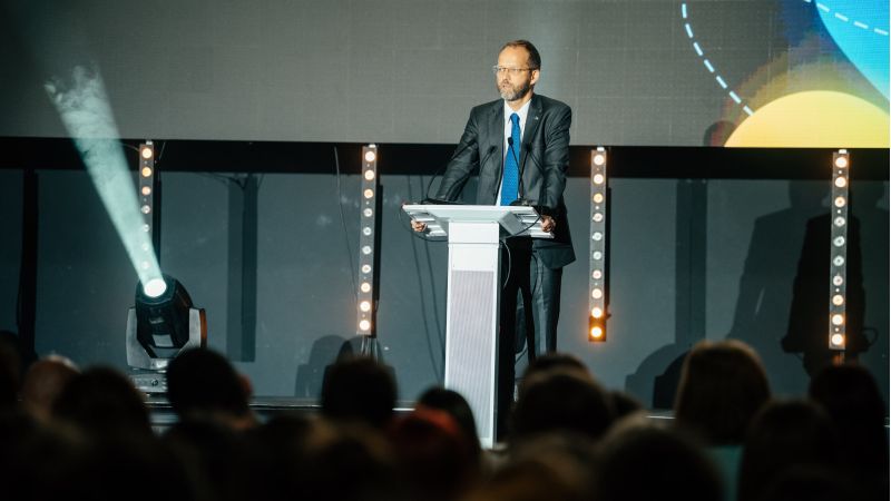 Ambasadorul Uniunii Europene în Republica Moldova, Jānis Mažeiks, s-a alăturat, pe 28 august 2025, participanților „Moldova Youth Forum 2025” - un eveniment care a adunat la Chișinău peste 400 de tineri din toată țara.