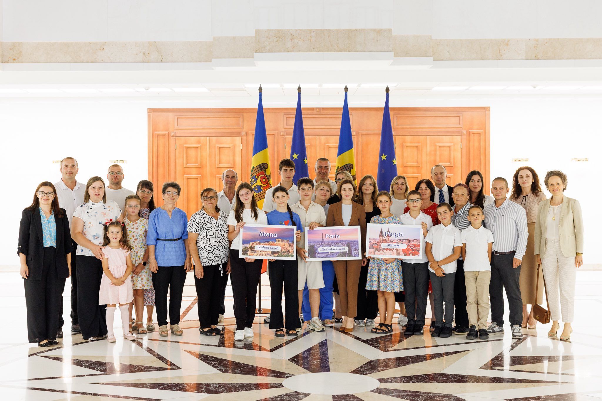 Конкурс «EU și bunicii mei» завершeн! Три победившие команды национального конкурса «EU și bunicii mei» выиграли поездки в европейские столицы.