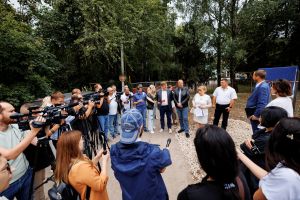 Better living conditions for residents in 5 residential neighborhoods, beneficiaries of an EU grant competition, as well as new public security services and other modernized, digitized, and environmentally friendly public services, were inaugurated today in Edineț.