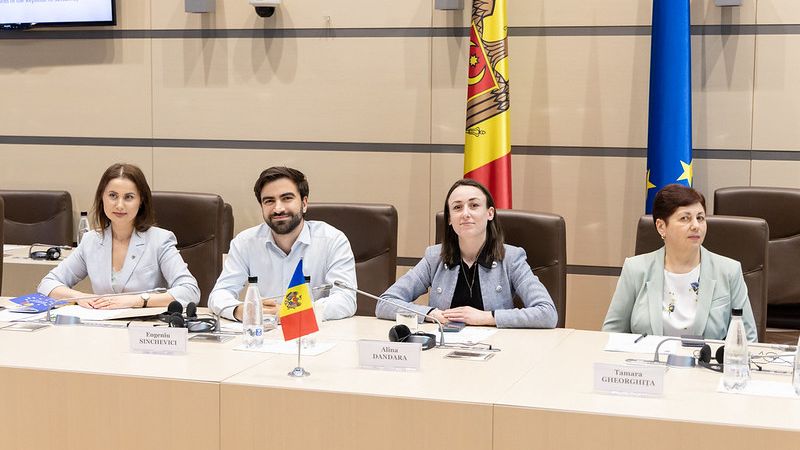 As part of the Twinning Project “Strengthening the Capacities of the Moldovan Parliament and its Role in the EU Accession Process,” the Parliament of the Republic of Moldova hosted two roundtable discussions, bringing together Members of Parliament from Moldova and EU Member States, students, and youth representatives.