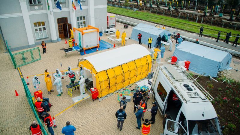 Учение Bordershield 25, финансируемое ЕС и проведенное на железнодорожной станции Унгень 1–2 октября 2025 года, успешно завершилось и стало важным этапом в совместных усилиях Республики Молдова и Европейского Союза по повышению общественной безопасности, укреплению пограничной безопасности и подготовке к чрезвычайным ситуациям в условиях угроз CBRN (химических, биологических, радиологических и ядерных).