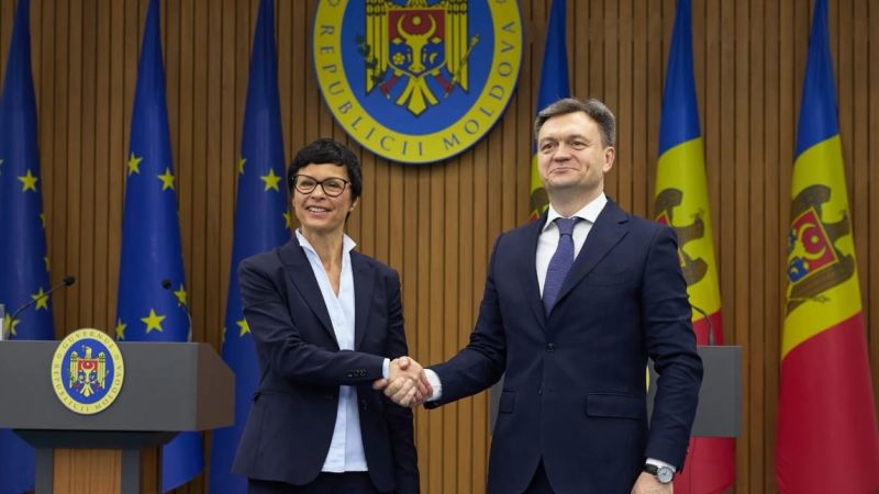 De Ziua Europei, pe 9 mai, Uniunea Europeană și Republica Moldova au semnat Planul UE de Reforme și Creștere Economică pentru Moldova – cel mai mare pachet de sprijin financiar oferit de UE de la obținerea independenței țării. Acest Plan va impulsiona economia Moldovei, va oferi un sprijin financiar semnificativ și va aduce țara mai aproape de aderarea la Uniunea Europeană prin accelerarea reformelor.