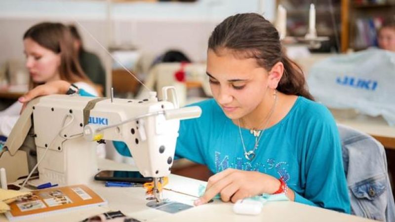 Integrarea tinerilor cu cerințe educaționale speciale (CES) în societate reprezintă o prioritate pentru Școala Profesională din orașul Orhei, având în vedere că, ulterior, aceștia să poată să-și găsească un loc de muncă.