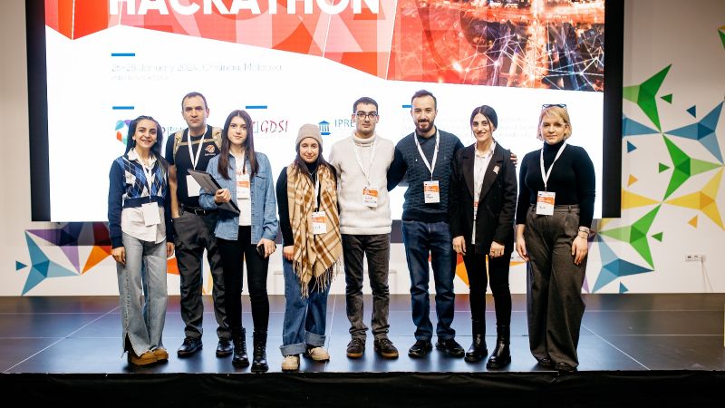 Hackathonul Civic Tech 2024 al Parteneriatului Estic, organizat de proiectul „Eastern Partnership Civil Society Facility”, finanțat de UE, la Chișinău, în weekendul 26-28 ianuarie 2024, s-a încheiat cu succes. Evenimentul a reunit peste 60 de participanți din Armenia, Azerbaidjan, Belarus, Georgia, Moldova și Ucraina - activiști ai societății civile, dezvoltatori, designeri și experți IT, care au format 15 echipe pentru a crea soluții tehnologice civice care să răspundă provocărilor sociale și să contribuie la transparență, responsabilitate și servicii publice îmbunătățite în țările Parteneriatului Estic.