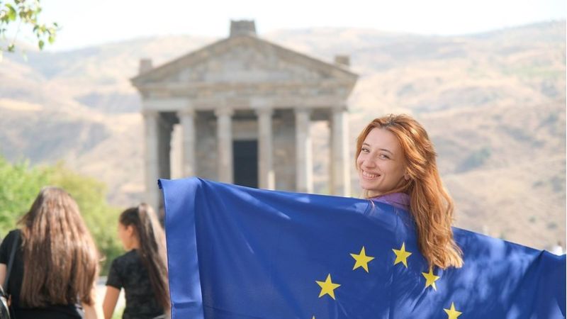 Are you a young graduate interested in international relations? Are you curious to learn more about work of a diplomatic mission and how the EU Delegation represents EU interests and values in the Republic of Moldova?