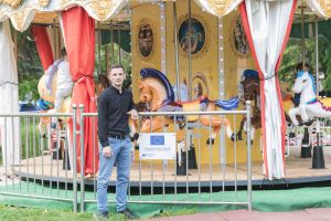 Anatolie Cladicov este un tânăr antreprenor din municipiul Ungheni, care a lansat în anul 2021 o afacere în domeniul divertismentului pentru copii, dedicându-se în totalitate dezvoltării acesteia.