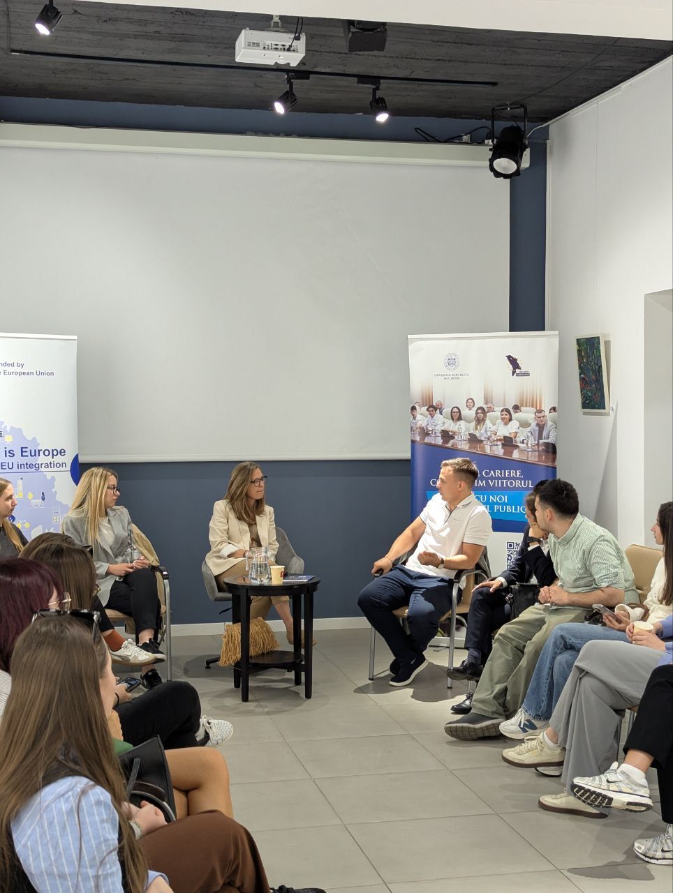 A new thematic information session for interns of the two parallel programmes, was held today at Europe Café, as part of the capacity-building activities of the EU-supported Internship Programme.