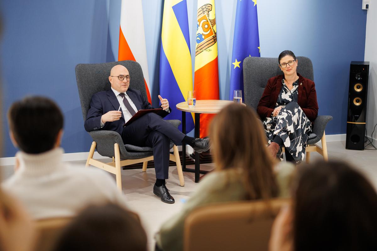 La o ceașcă de cafea cu ambasadorii