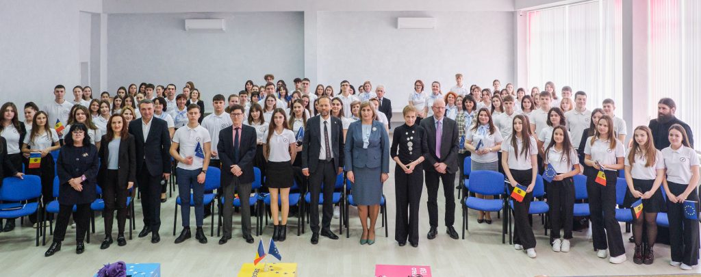 The students of the largest high school in Orhei district, "Ion Luca Caragiale" Theoretical High School, had the opportunity to talk directly with 5 EU ambassadors in their school.