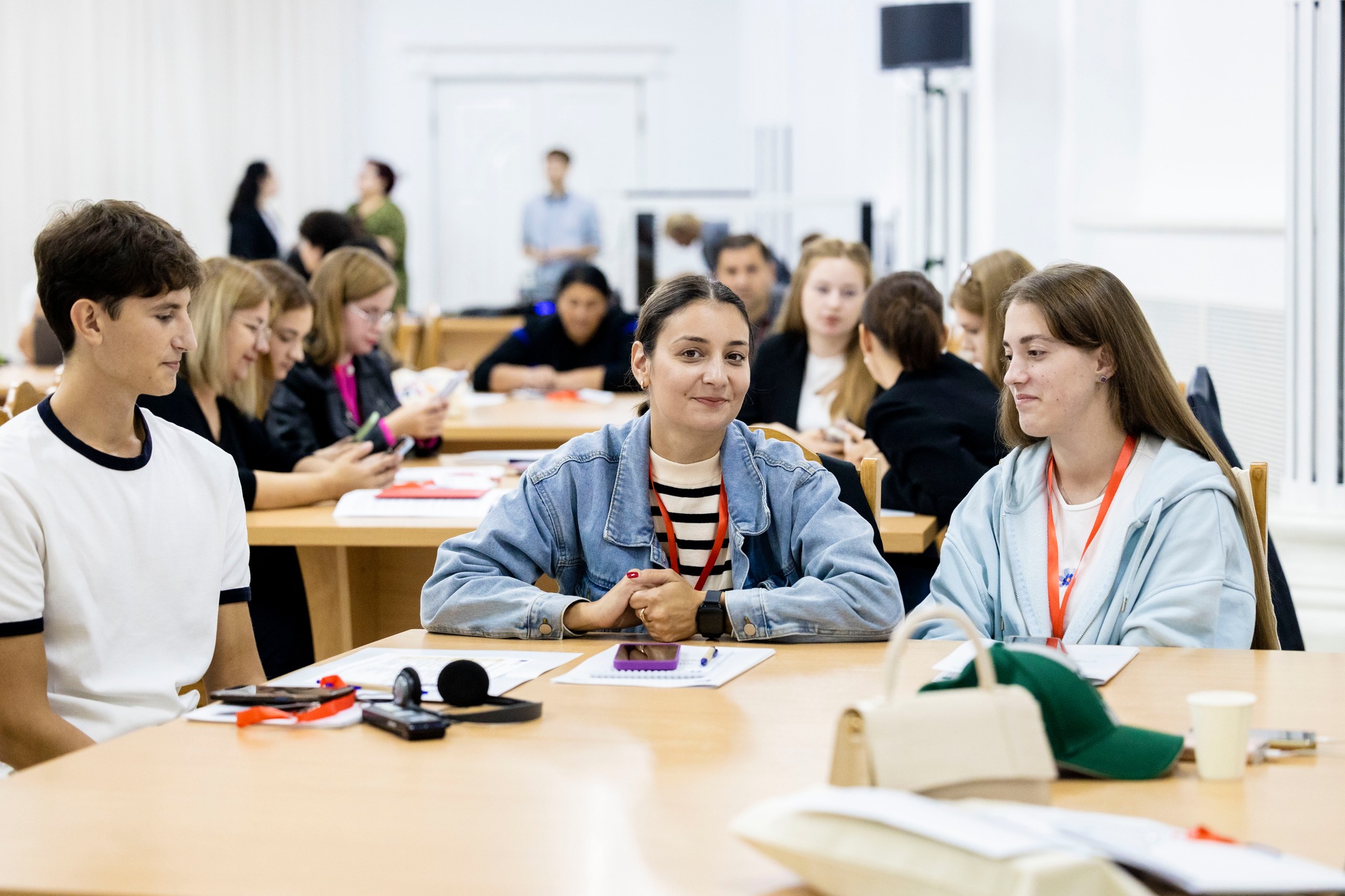 Between 17–19 September 2025, more than 60 young people from different regions of the country are taking part in the IDEAthon “Be the Change! Youth Initiatives for Intercultural Dialogue,” an event dedicated to developing innovative ideas for promoting intercultural dialogue and social cohesion in communities.