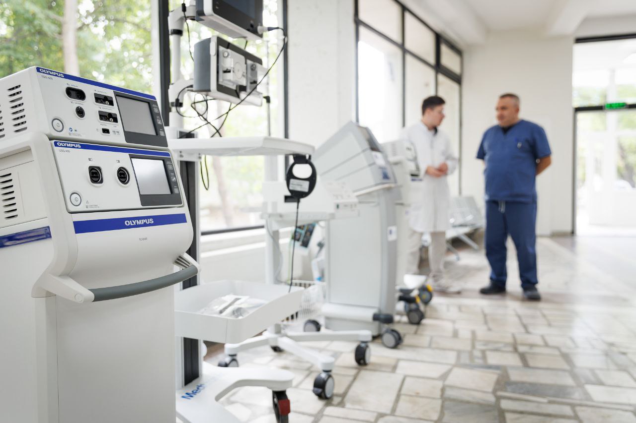 Mii de persoane din Moldova care se confruntă cu diverse forme de cancer vor beneficia de tratamente mai eficiente, datorită sprijinului Uniunii Europene.