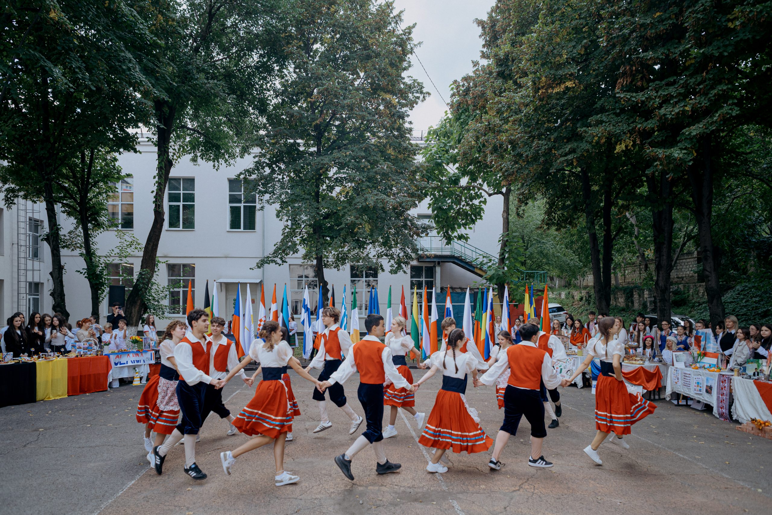 Limbi diferite, aceeași bucurie de a ne cunoaște. Așa am celebrat Ziua Europeană a Limbilor pe 25 septembrie, la Chișinău. Sărbătoarea a dus împreună membri ai Euro Cluburilor și Centrelor de Informare UE din toată țara.